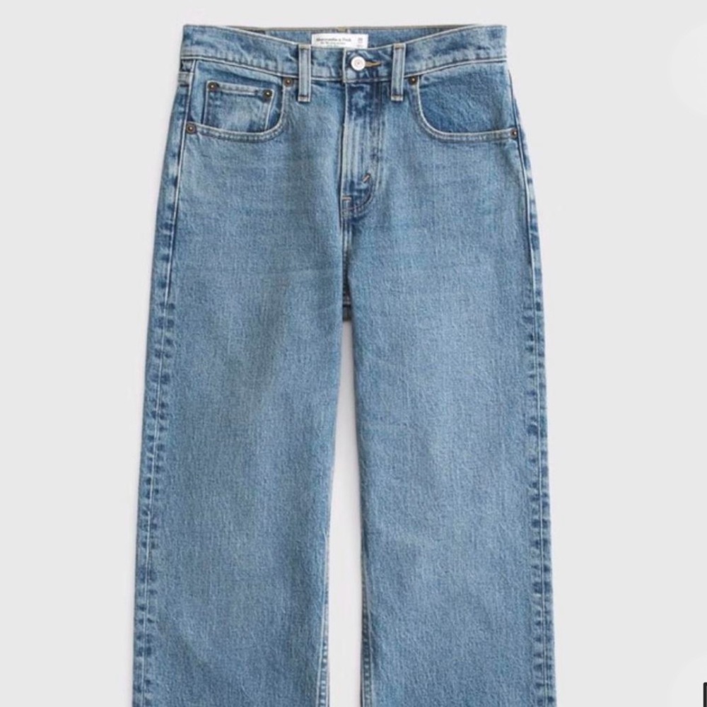 Abercrombie & Fitch Women's Light Blue Straight Leg Jeans